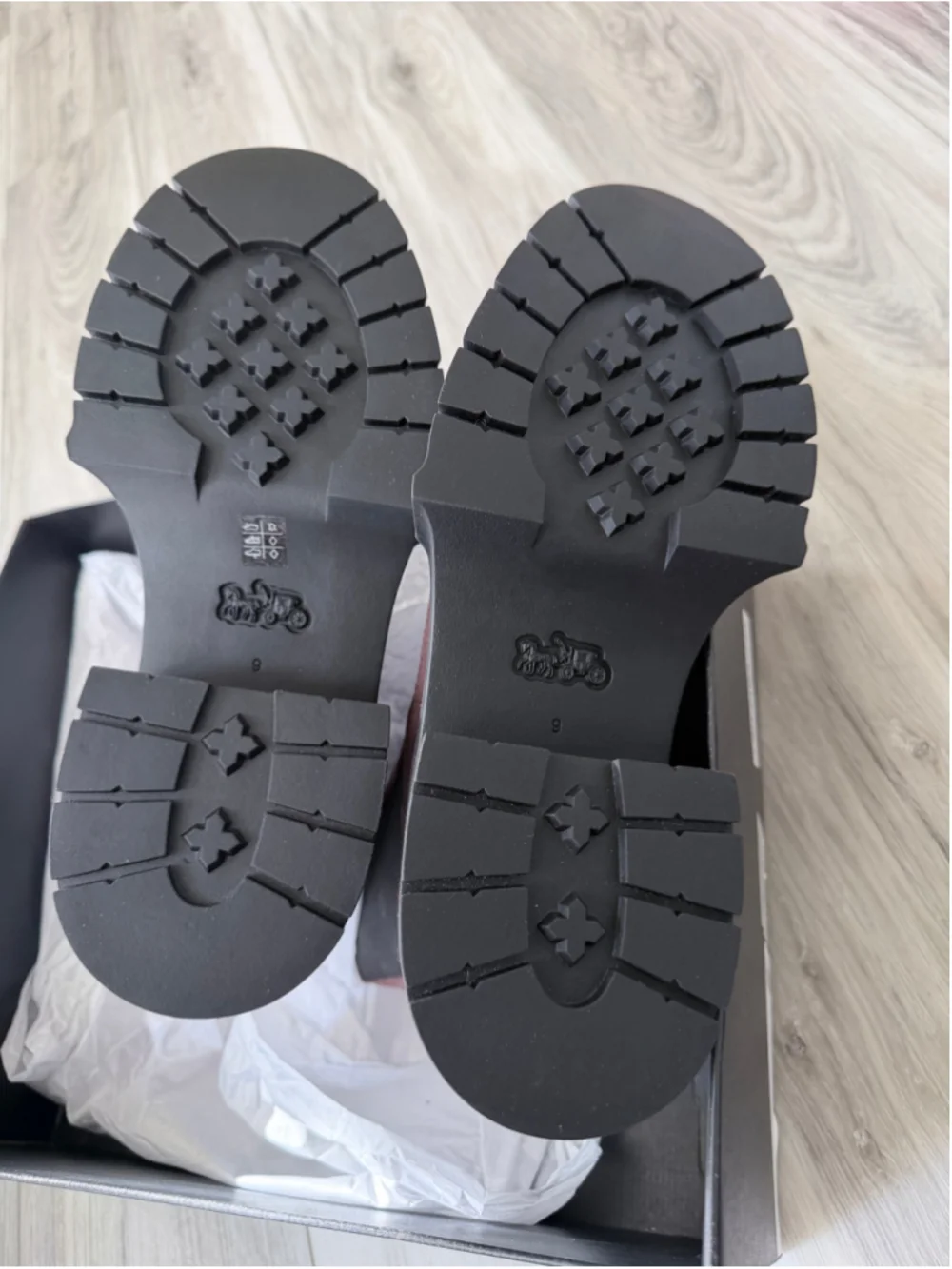 Coach leah platform